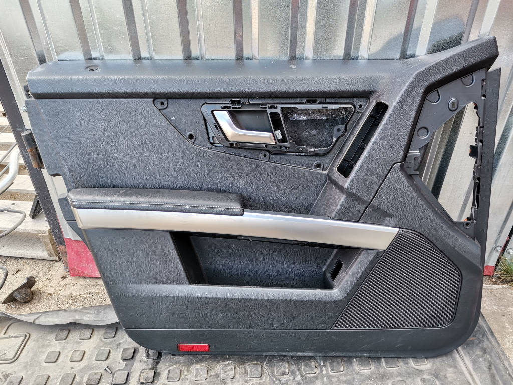 Обшивка двери передняя левая Mercedes GLK X204