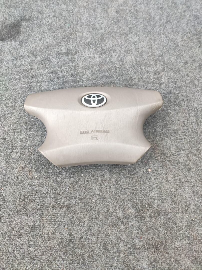 Подушка безопасности водителя  TOYOTA VISTA ZZV50 1ZZFE