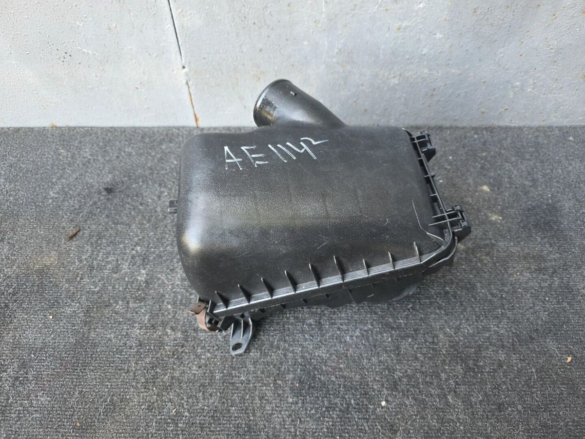 Корпус воздушного фильтра  TOYOTA COROLLA AE114 4AFE