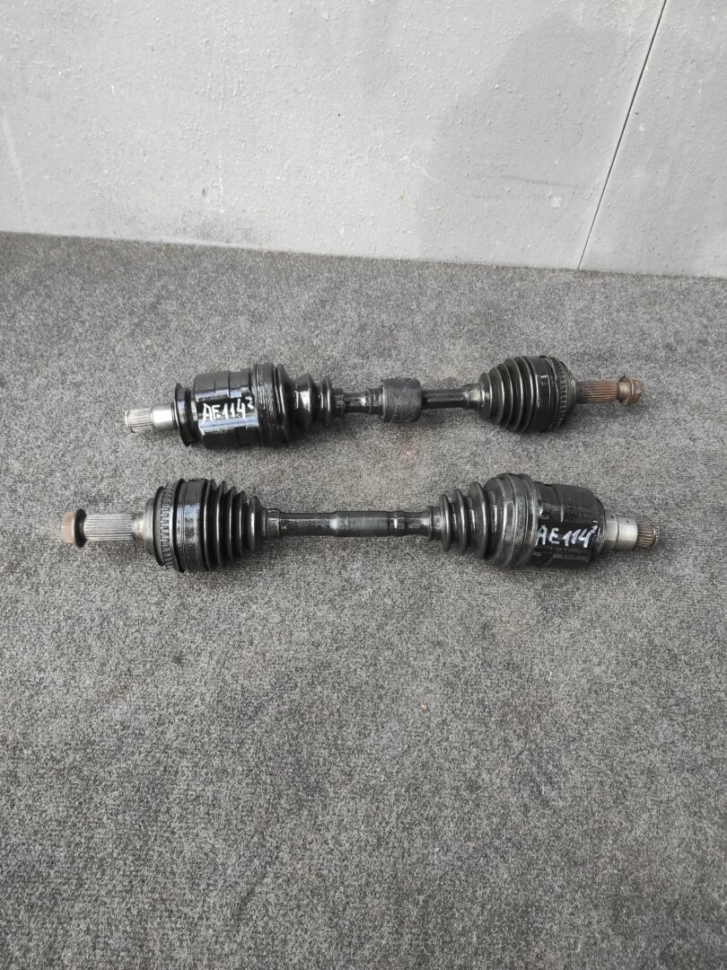 Привод, полуось  TOYOTA COROLLA AE114 4AFE