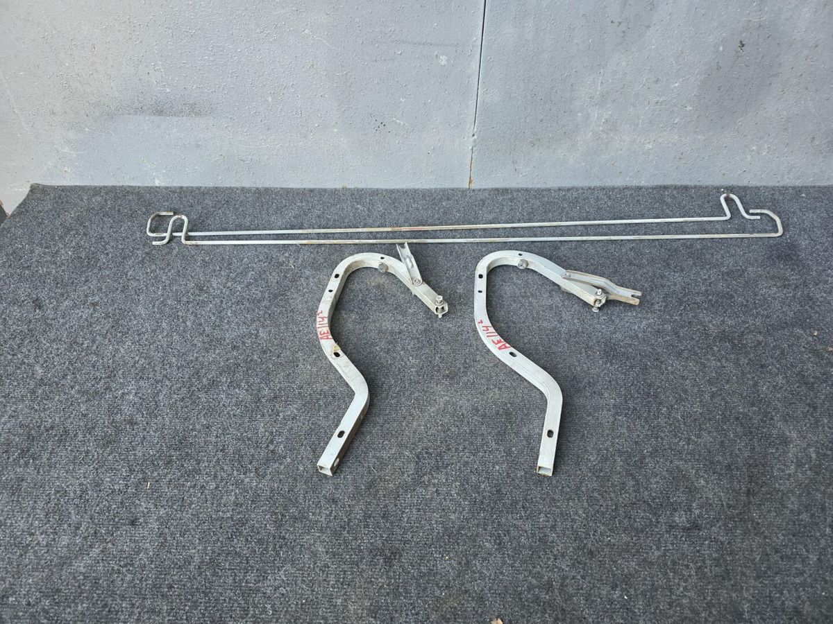 Крепление крышки багажника  TOYOTA COROLLA AE114 4AFE