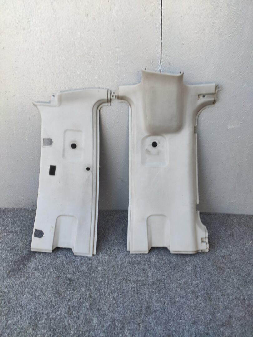 Накладка на стойку  MITSUBISHI DELICA P35W 4D56T