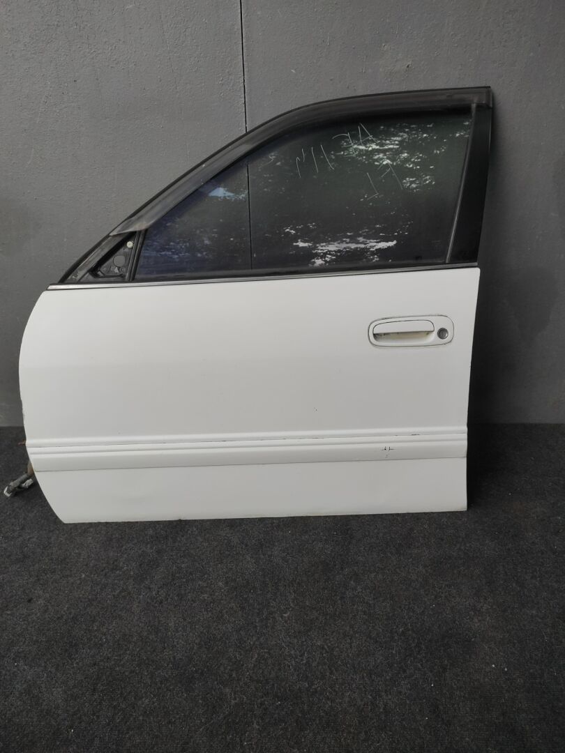 Дверь и элементы двери  TOYOTA COROLLA AE114 4AFE