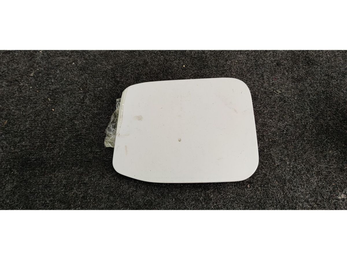 Лючок топливного бака  TOYOTA COROLLA AE104G 4AFE
