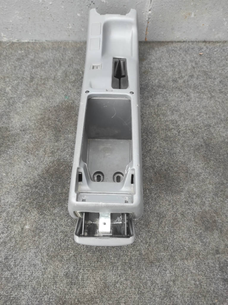 Бардачок между сидений Toyota Corolla 1997 AE114 4AFE