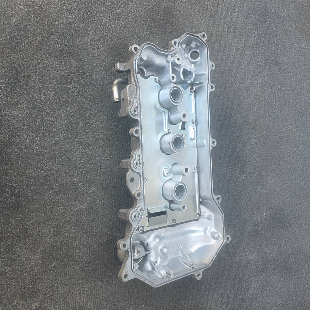 Клапанная крышка Nissan Note E12 HR12DDR