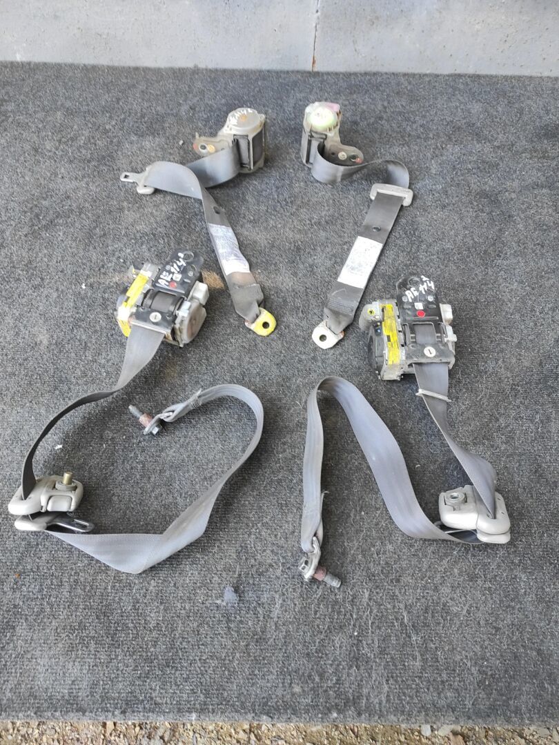Ремень безопасности  TOYOTA COROLLA AE114 4AFE