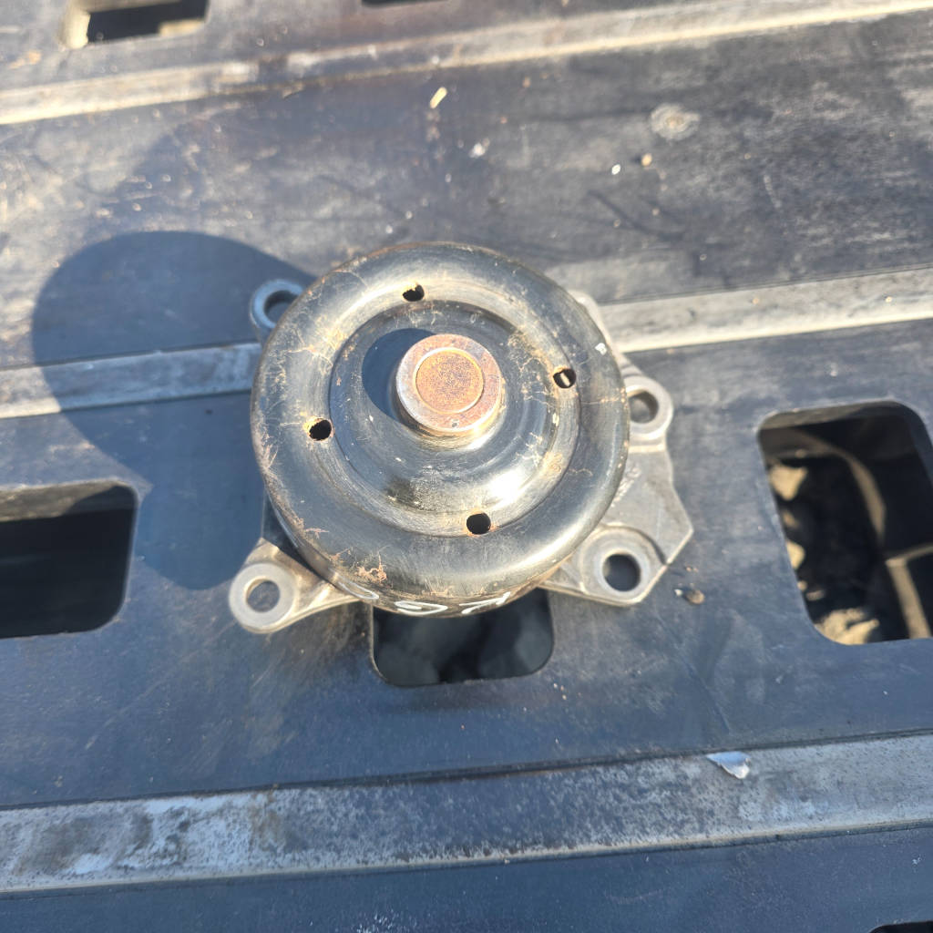 Помпа водяная Toyota Passo KGC30 1KRFE