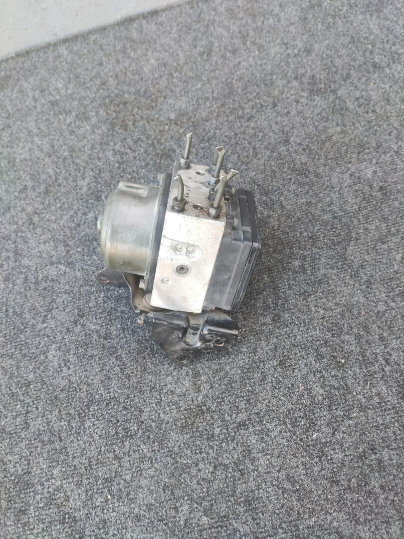 Блок ABS  TOYOTA IPSUM SXM10G 3SFE