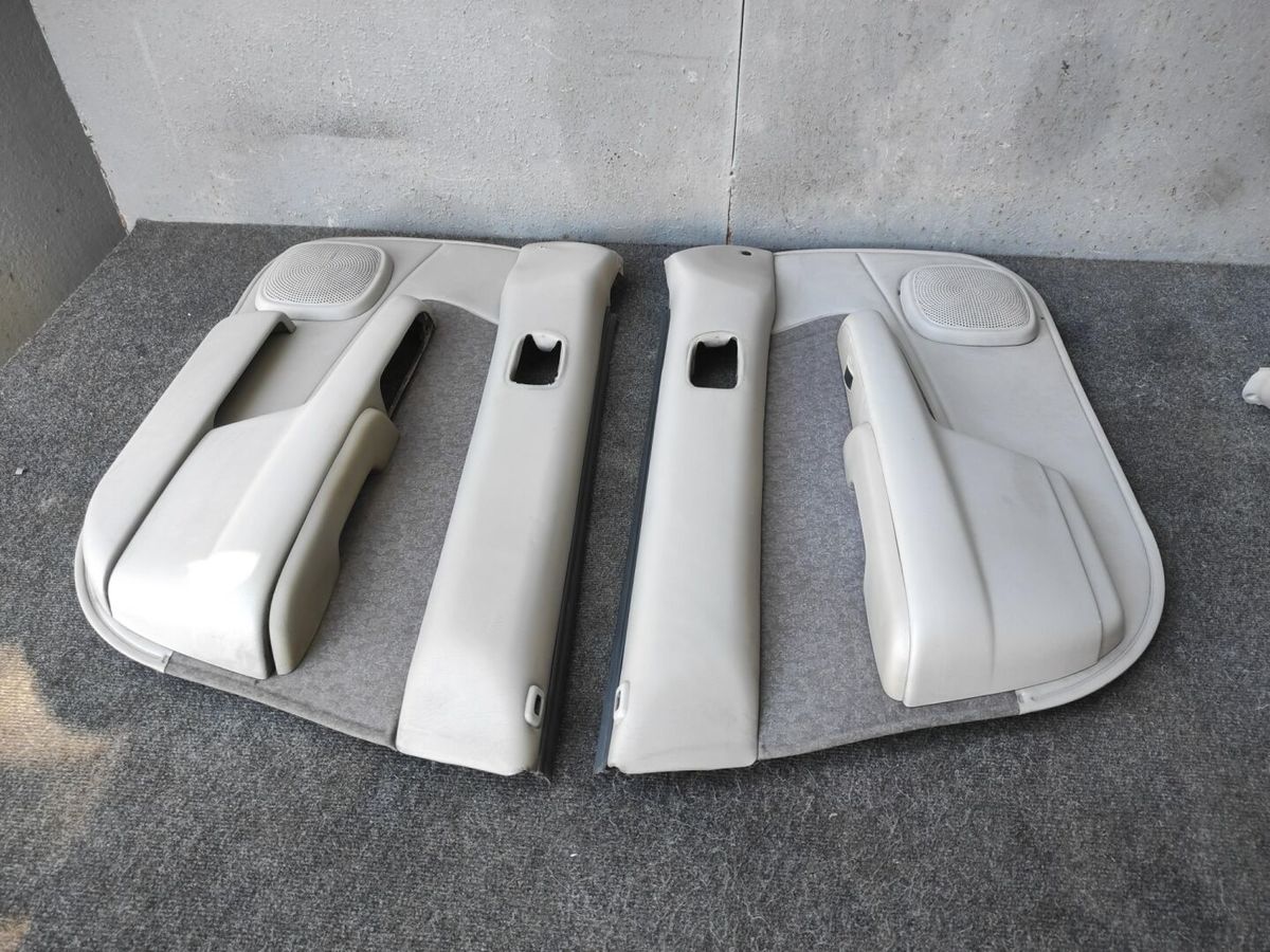 Обшивка двери  TOYOTA COROLLA AE114 4AFE