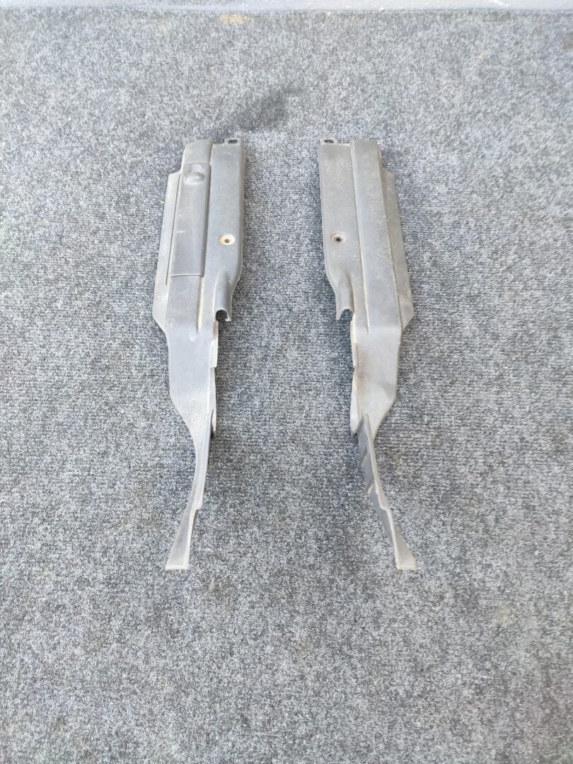 Накладка на порог  MITSUBISHI DELICA P35W 4D56T