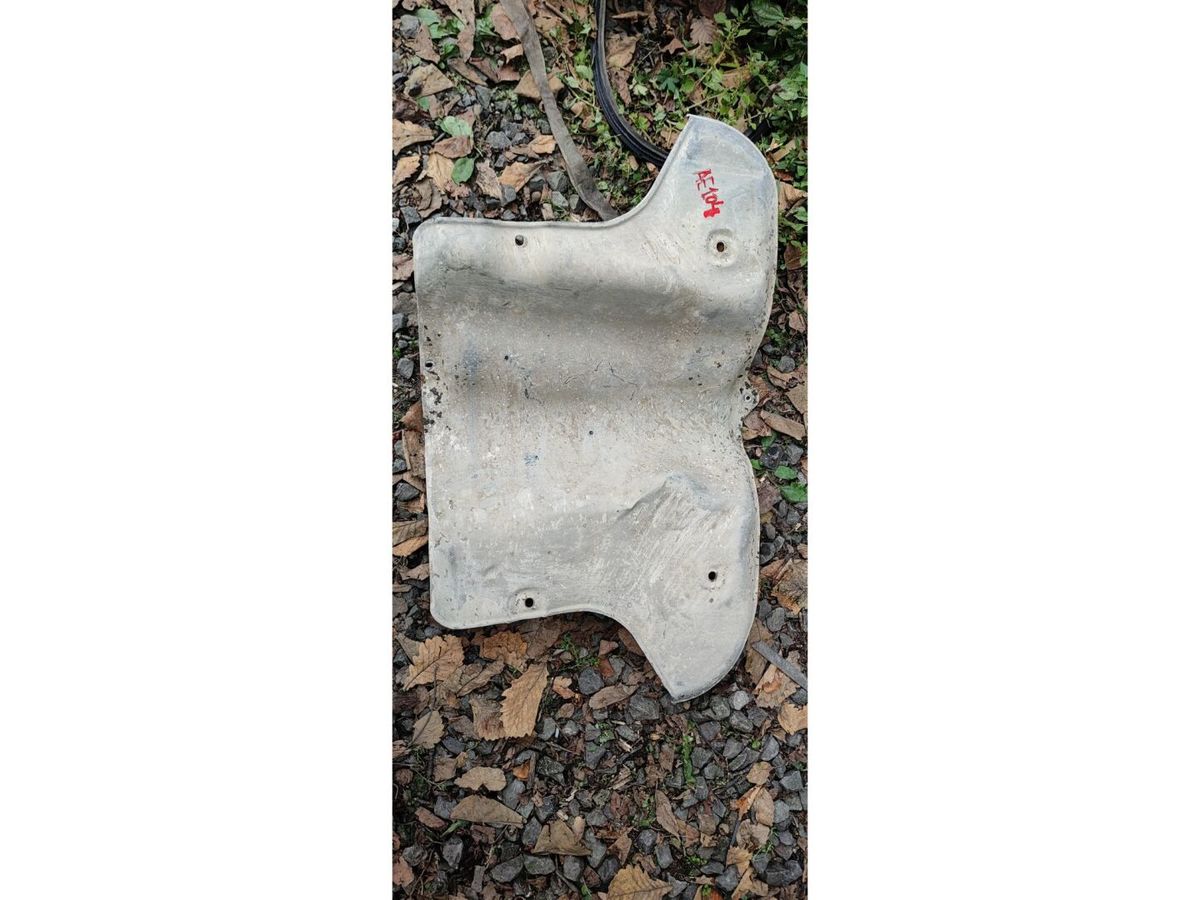 Защита топливного бака  TOYOTA COROLLA AE104G 4AFE