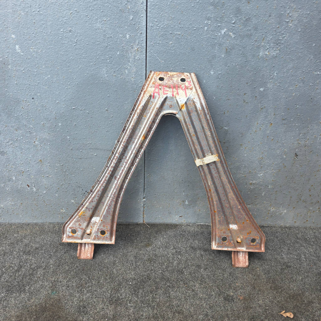 Крепление обшивки багажника Toyota Corolla 1997 AE114 4AFE