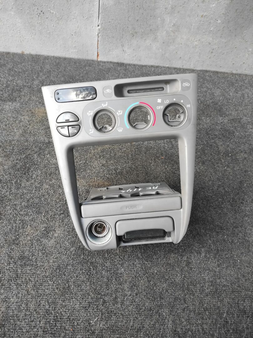 Рамка магнитолы  TOYOTA COROLLA AE114 4AFE