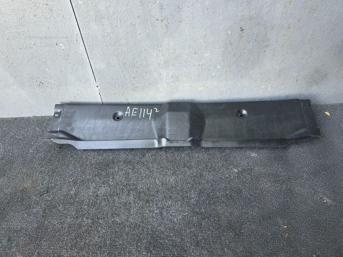 Панель замка багажника  TOYOTA COROLLA AE114 4AFE