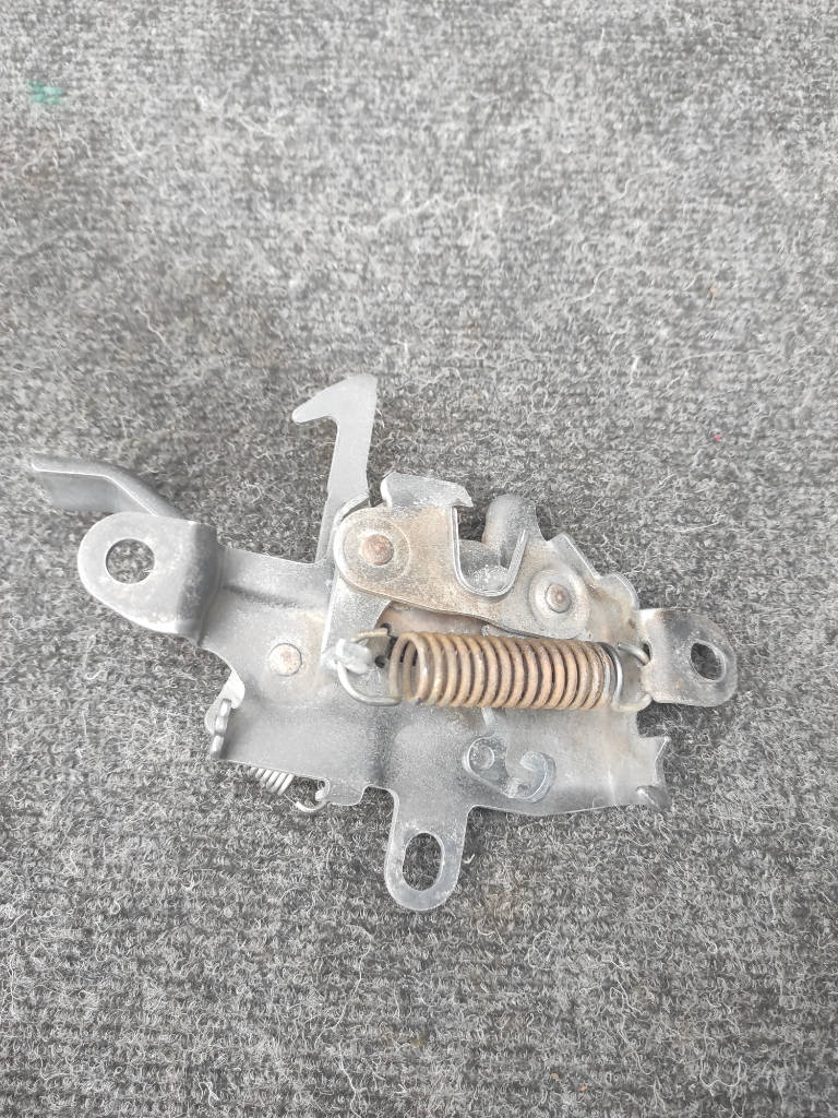 Замок капота Toyota Corolla 1997 AE114 4AFE