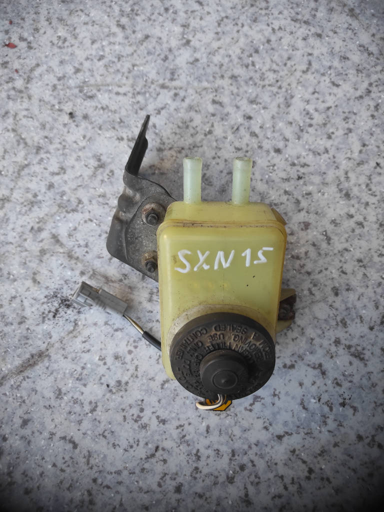 Бачок для тормозной жидкости Toyota Nadia 1999 SXN15 3SFSE