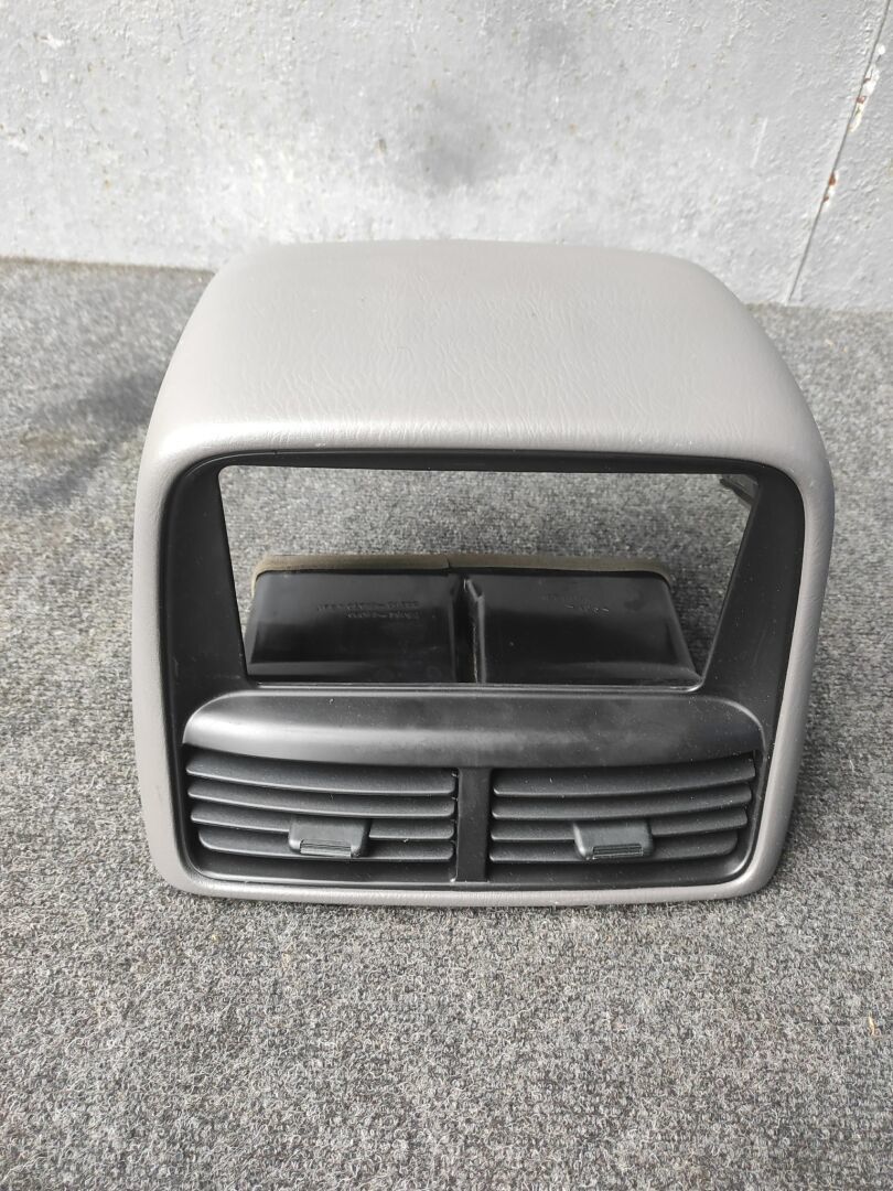 Рамка магнитолы  TOYOTA IPSUM SXM10 3SFE