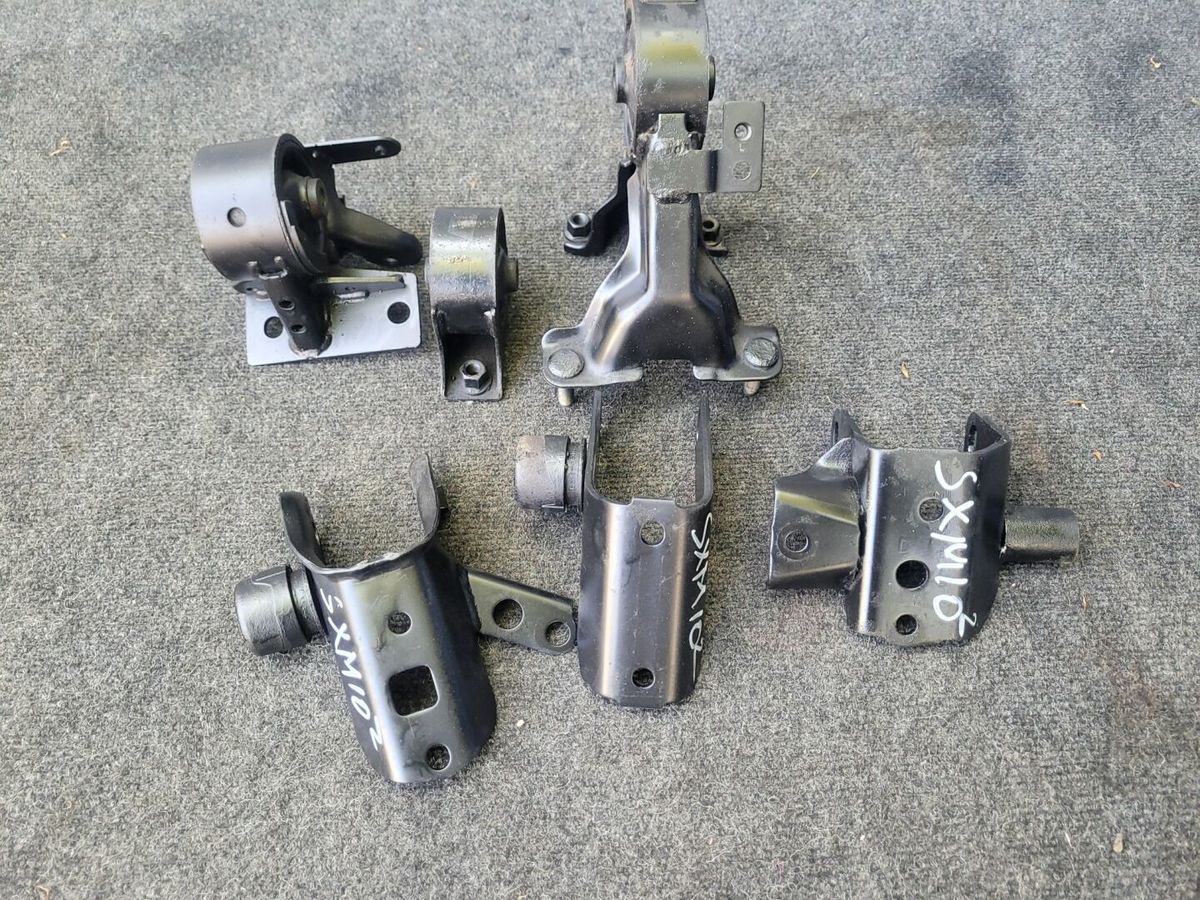 Подушка двигателя  TOYOTA IPSUM SXM10G 3SFE