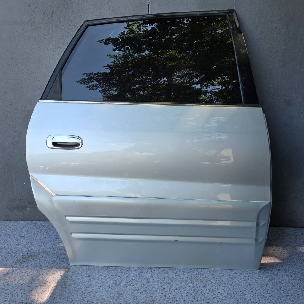 Дверь и элементы двери правая задняя цвет 1C0 Toyota Nadia 1999 SXN15 3SFSE