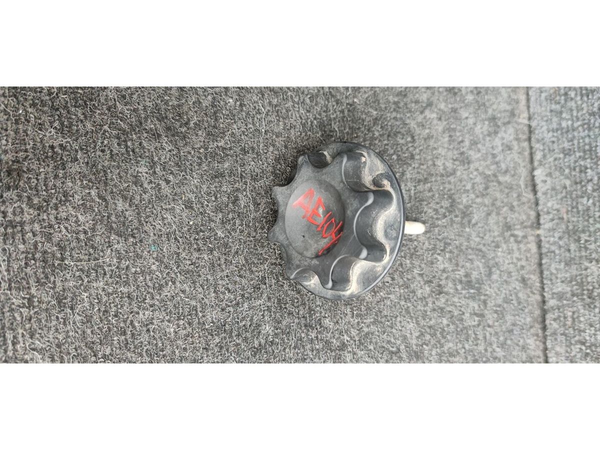 Крепление запасного колеса TOYOTA COROLLA AE104G 4AFE
