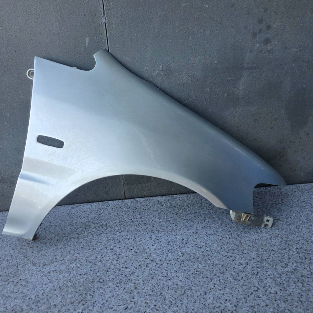 Крыло правое переднее Honda Odyssey 1997 RA2 F22B