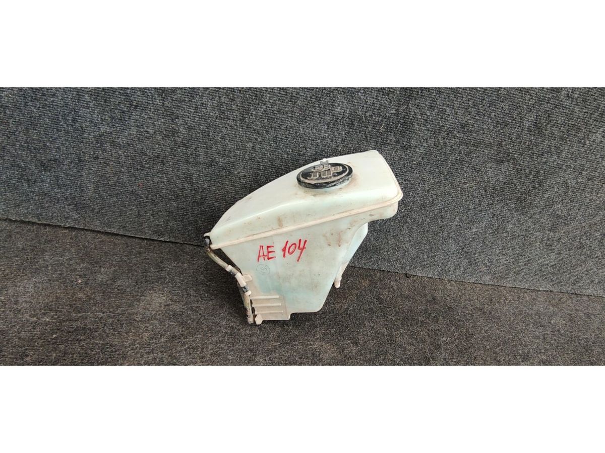 Бачок стеклоомывателя  TOYOTA COROLLA AE104G 4AFE