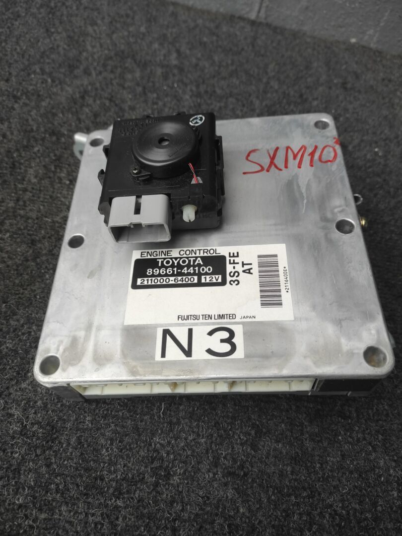 Блок управления ДВС  TOYOTA IPSUM SXM10 3SFE