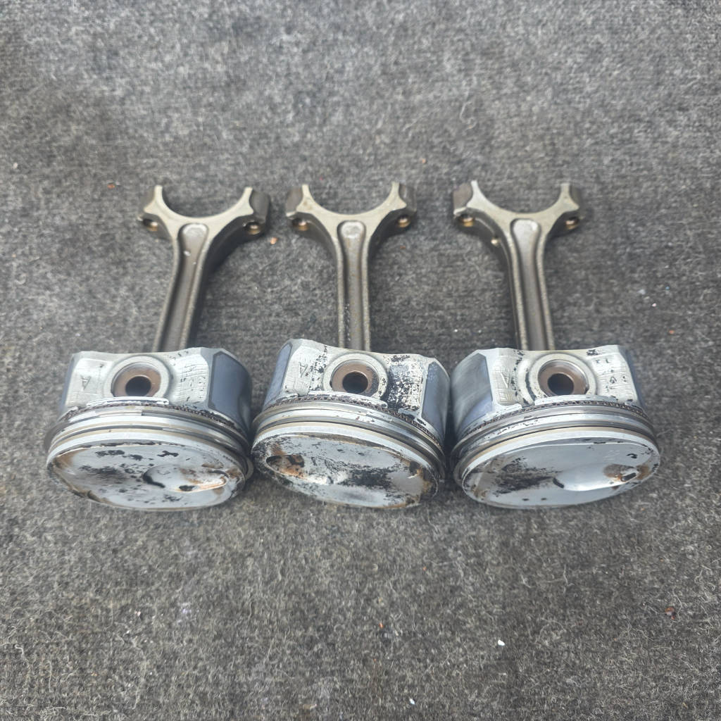 Поршни Nissan Note E12 HR12DDR