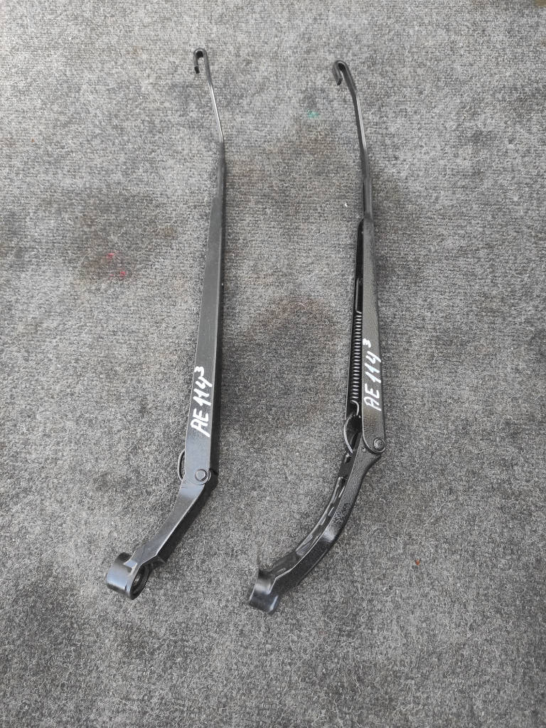 Держатель щетки стеклоочистителя Toyota Corolla 1997 AE114 4AFE