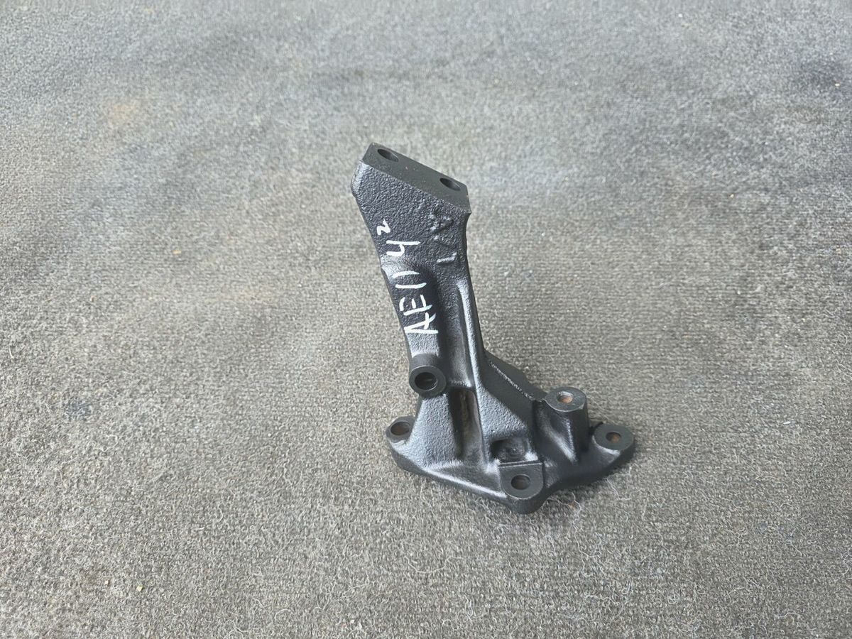 Кронштейн опоры двигателя  TOYOTA COROLLA AE114 4AFE
