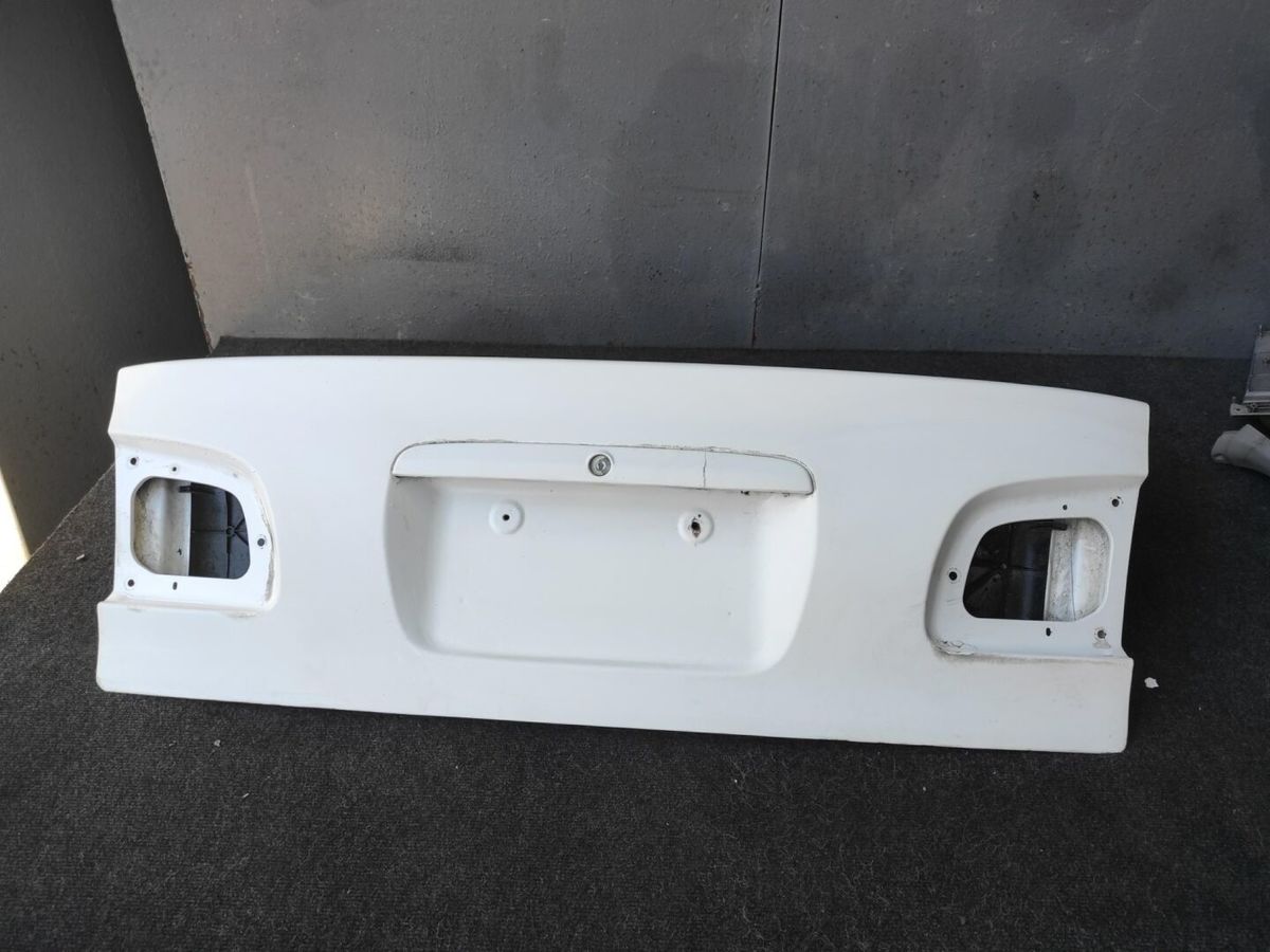 Крышка багажника  TOYOTA COROLLA AE114 4AFE