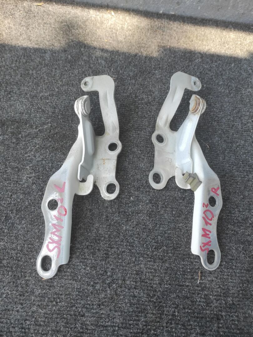 Крепление капота  TOYOTA IPSUM SXM10G 3SFE
