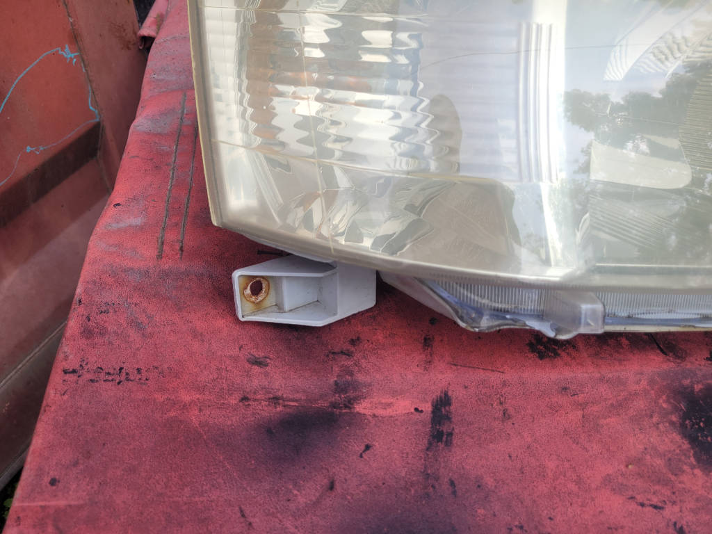 Фара Toyota Probox 2003 NCP51 1NZFE