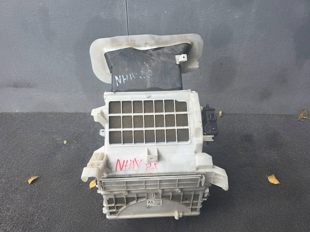 Мотор вентилятора печки Toyota Prius 2008 NHW20 1NZFXE