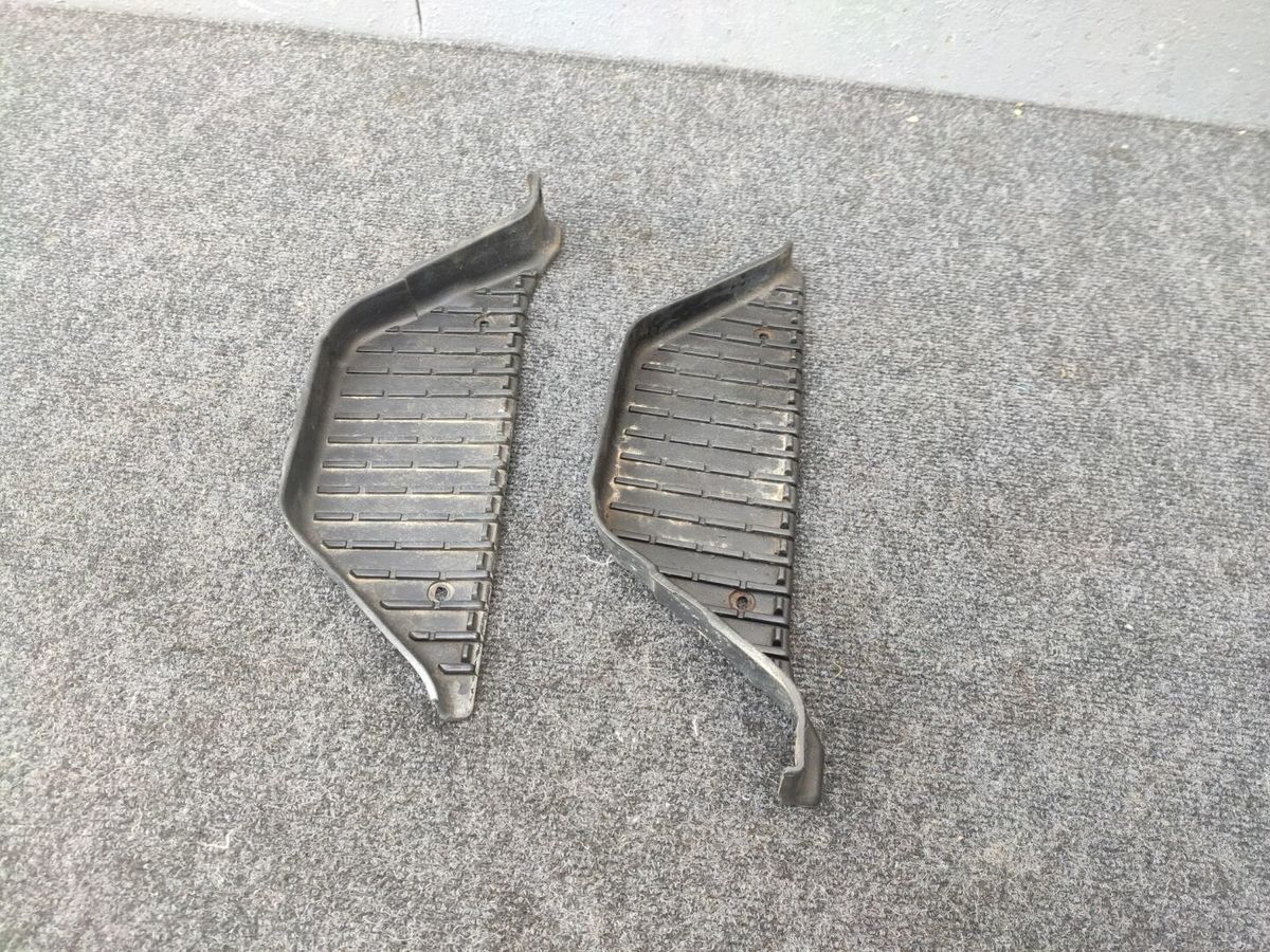 Подножка  MITSUBISHI DELICA P35W 4D56T