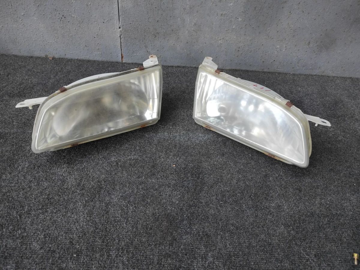 Фара  TOYOTA COROLLA AE114 4AFE