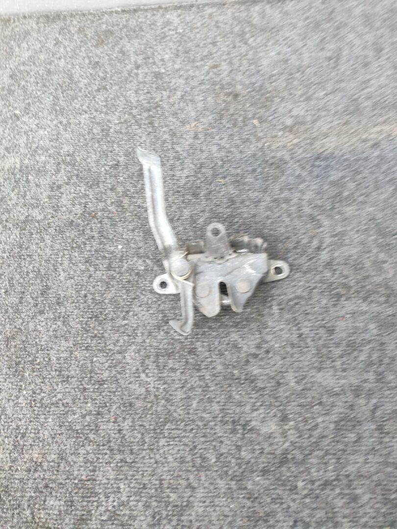 Замок капота  TOYOTA VISTA ZZV50 1ZZFE