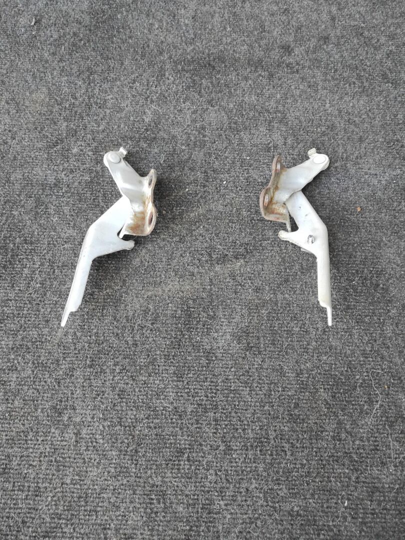 Крепление капота  TOYOTA COROLLA AE114 4AFE
