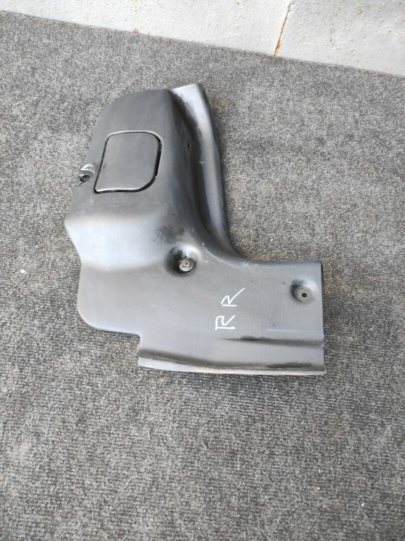 Накладка багажника правая задняя TOYOTA COROLLA AE114 4AFE
