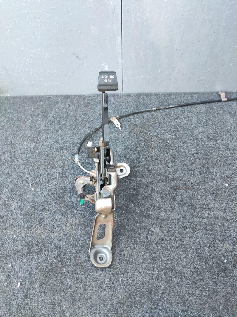 Педаль ручника  TOYOTA VISTA ZZV50 1ZZFE