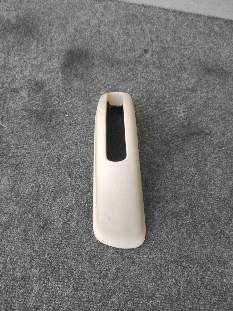 Кожух ручки ручника  TOYOTA IPSUM SXM10G 3SFE