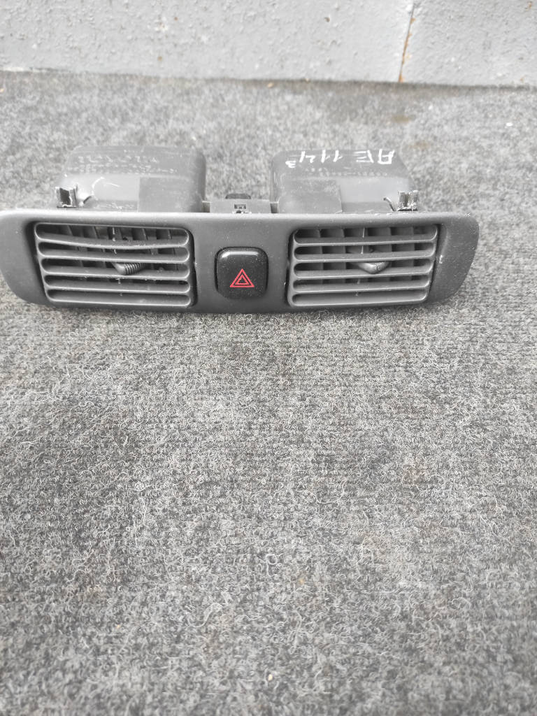 Решетка вентиляционная Toyota Corolla 1997 AE114 4AFE