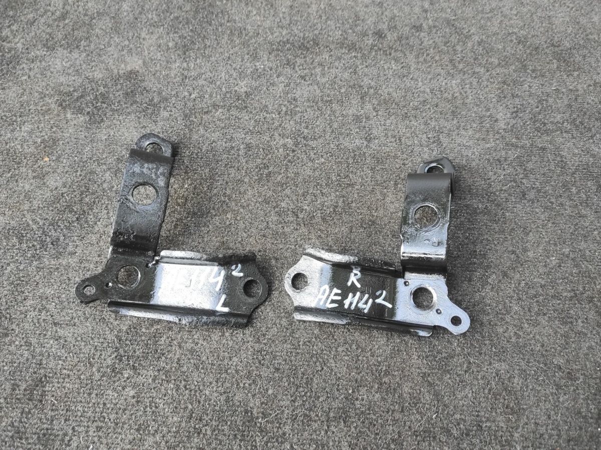 Крепление рычага подвески  TOYOTA COROLLA AE114 4AFE