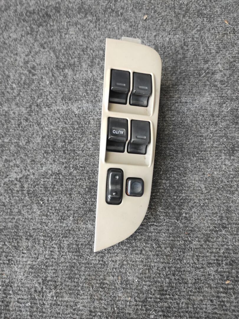 Кнопка стеклоподъемника  TOYOTA COROLLA AE114 4AFE