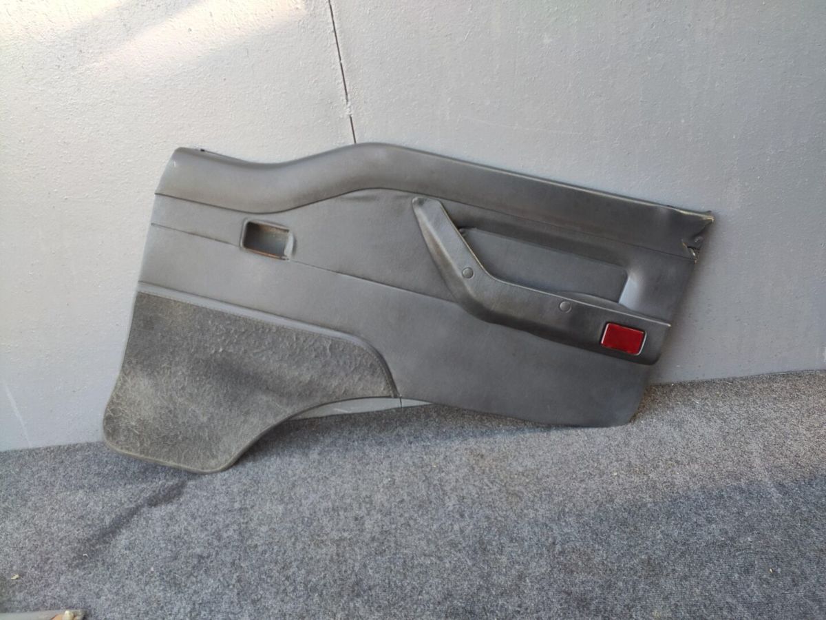 Обшивка двери  MITSUBISHI DELICA P35W 4D56T