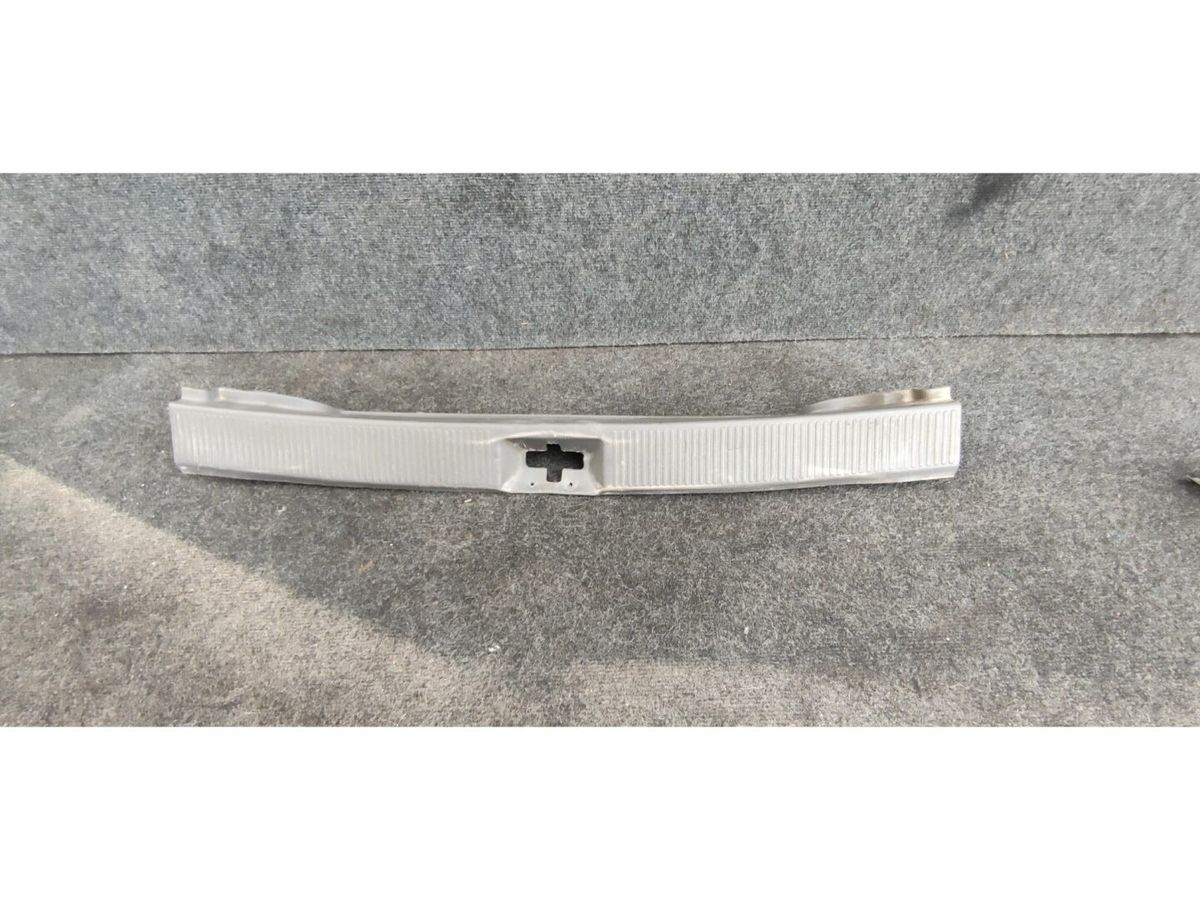 Панель замка багажника  TOYOTA COROLLA AE104G 4AFE
