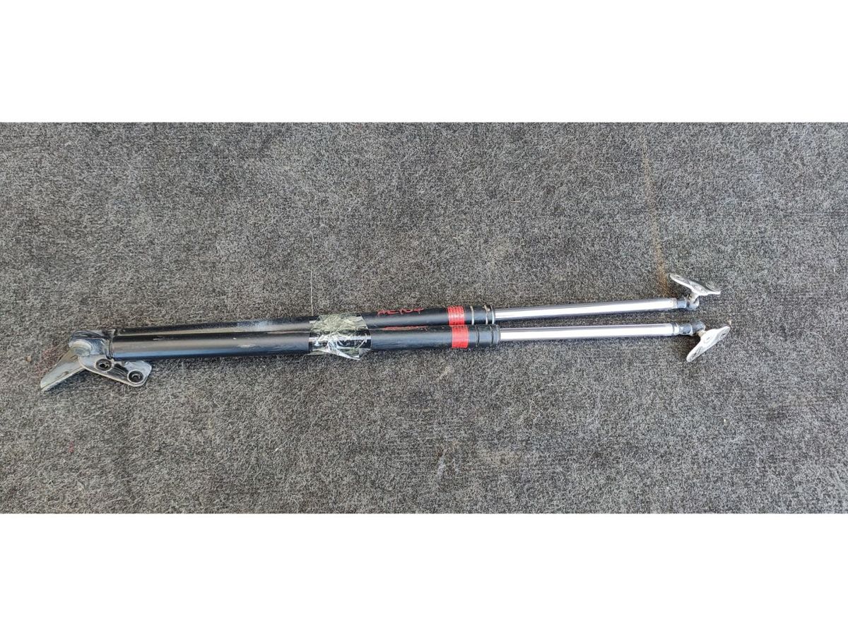 Амортизатор двери багажника  TOYOTA COROLLA AE104G 4AFE