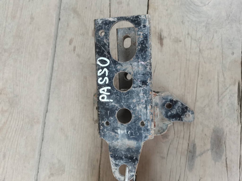 Подушка двигателя 12306B1030 Toyota Passo KGC10 1KRFE
