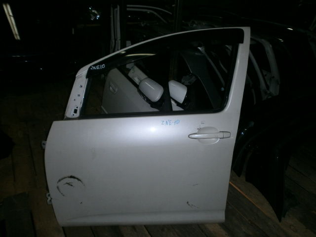 Дверь  Toyota Wish zne10 1ZZ